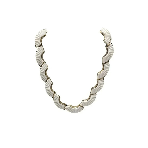 Coro White Thermoset Shell Necklace Gold Tone Vintage 16" - Picture 1 of 10
